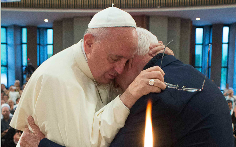 El Papa, con el cardenal Simoni